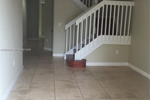 Touwnhouse à louer à Miami, Floride: 3 chambres, 164.9 m2 № 2024273 - photo 2