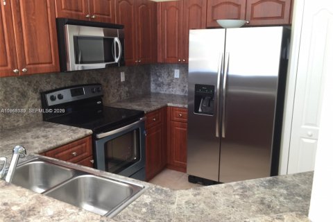 Touwnhouse à louer à Miami, Floride: 3 chambres, 164.9 m2 № 2024273 - photo 4