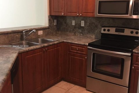 Touwnhouse à louer à Miami, Floride: 3 chambres, 164.9 m2 № 2024273 - photo 5