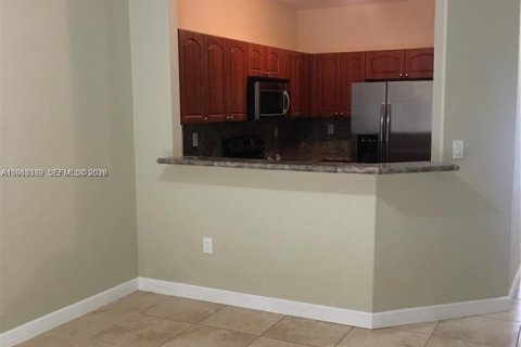 Touwnhouse à louer à Miami, Floride: 3 chambres, 164.9 m2 № 2024273 - photo 3