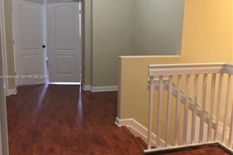 Touwnhouse à louer à Miami, Floride: 3 chambres, 164.9 m2 № 2024273 - photo 7