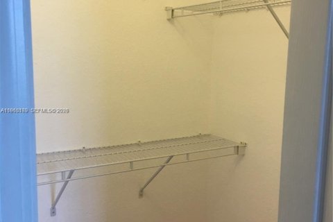 Touwnhouse à louer à Miami, Floride: 3 chambres, 164.9 m2 № 2024273 - photo 12