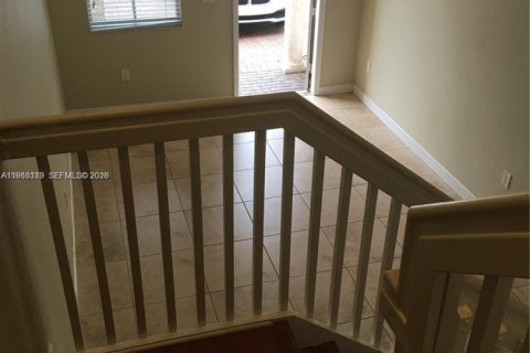 Touwnhouse à louer à Miami, Floride: 3 chambres, 164.9 m2 № 2024273 - photo 6