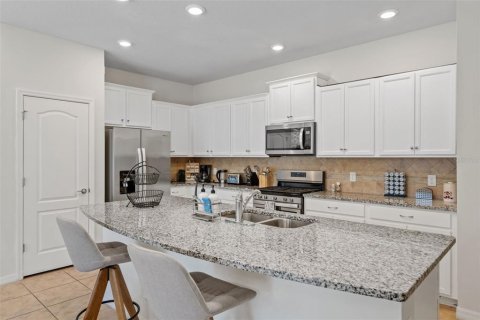 Townhouse in Davenport, Florida 5 bedrooms, 192.87 sq.m. № 1620223 - photo 25