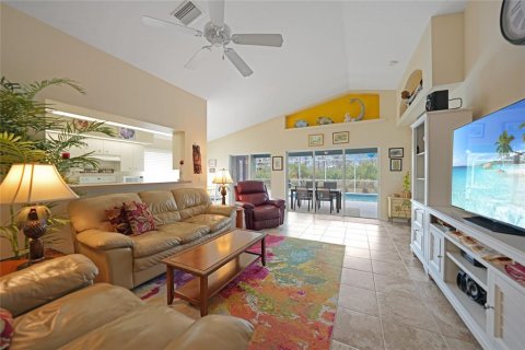 House in Rotonda, Florida 3 bedrooms, 151.62 sq.m. № 2425587 - photo 10