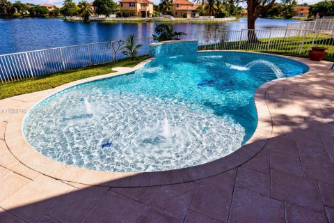 House in Miramar, Florida 5 bedrooms, 268.86 sq.m. № 2009711