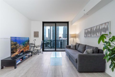 Condo in Miami, Florida, 1 bedroom  № 1957569 - photo 2