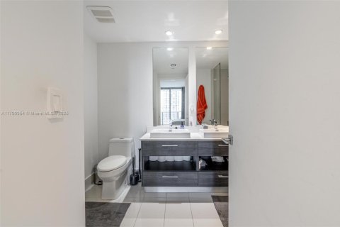 Condo in Miami, Florida, 1 bedroom  № 1957569 - photo 12