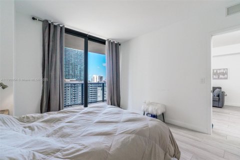 Condo in Miami, Florida, 1 bedroom  № 1957569 - photo 11