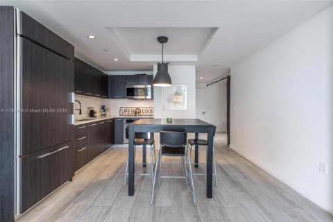 Condo in Miami, Florida, 1 bedroom  № 1957569 - photo 6