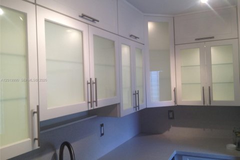 Copropriété à louer à Coral Gables, Floride: 2 chambres, 93.92 m2 № 2155105 - photo 9