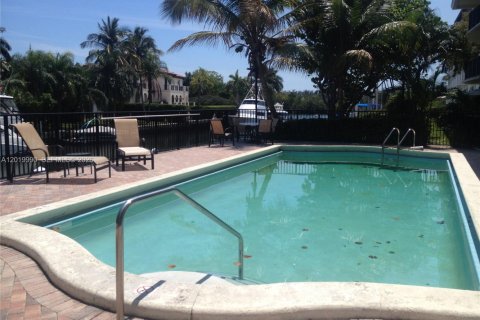 Copropriété à louer à Coral Gables, Floride: 2 chambres, 93.92 m2 № 2155105 - photo 12