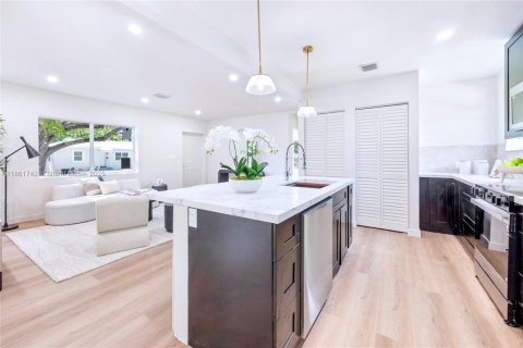 Casa en venta en Biscayne Park, Florida, 3 dormitorios, 134.52 m2 № 1921656 - foto 15