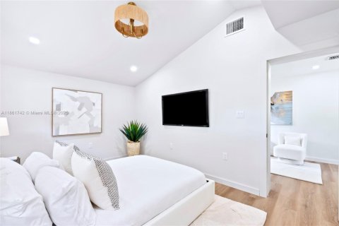 Casa en venta en Biscayne Park, Florida, 3 dormitorios, 134.52 m2 № 1921656 - foto 22