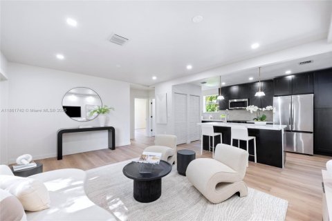 Casa en venta en Biscayne Park, Florida, 3 dormitorios, 134.52 m2 № 1921656 - foto 9