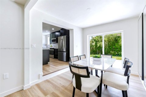Casa en venta en Biscayne Park, Florida, 3 dormitorios, 134.52 m2 № 1921656 - foto 18