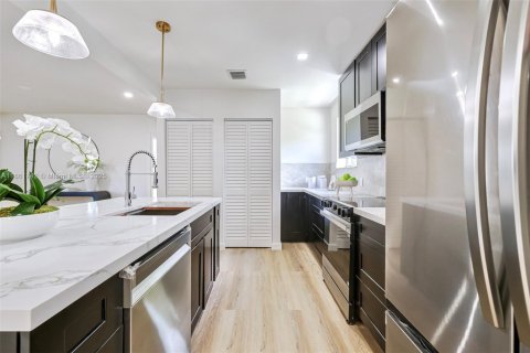 Casa en venta en Biscayne Park, Florida, 3 dormitorios, 134.52 m2 № 1921656 - foto 11