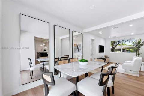 Casa en venta en Biscayne Park, Florida, 3 dormitorios, 134.52 m2 № 1921656 - foto 17