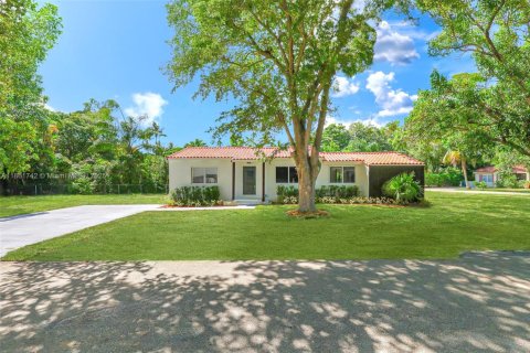 Casa en venta en Biscayne Park, Florida, 3 dormitorios, 134.52 m2 № 1921656 - foto 1