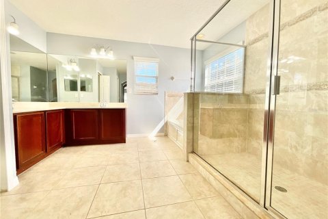 House in Tampa, Florida 5 bedrooms, 333.24 sq.m. № 1915923 - photo 22