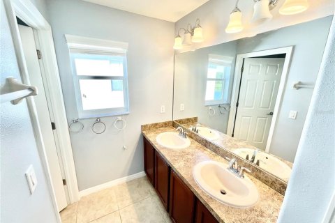 House in Tampa, Florida 5 bedrooms, 333.24 sq.m. № 1915923 - photo 28