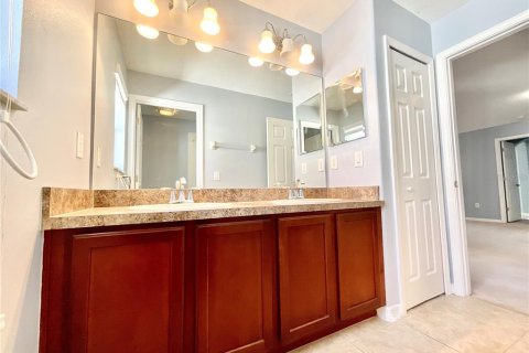 House in Tampa, Florida 5 bedrooms, 333.24 sq.m. № 1915923 - photo 27
