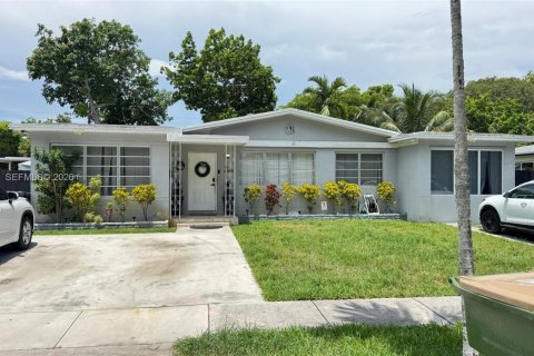 Villa ou maison à North Miami, Floride 3 chambres, 159.98 m2 № 2372737