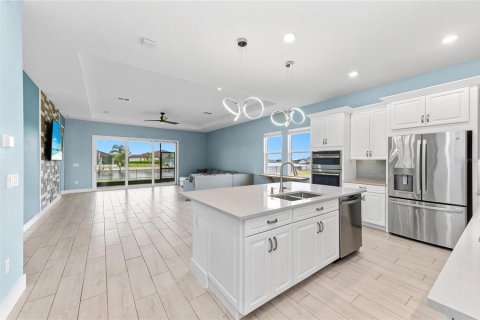 House in Palmetto, Florida 3 bedrooms, 181.81 sq.m. № 2396194 - photo 12