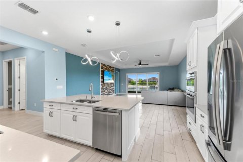 House in Palmetto, Florida 3 bedrooms, 181.81 sq.m. № 2396194 - photo 19