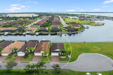 House in Palmetto, Florida 3 bedrooms, 181.81 sq.m. № 2396194 - photo 2