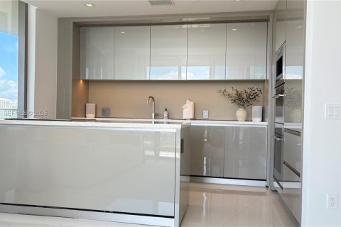 Condo in Sunny Isles Beach, Florida, 2 bedrooms № 2052410 - photo 5
