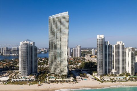 Condo in Sunny Isles Beach, Florida, 2 bedrooms № 2052410 - photo 2