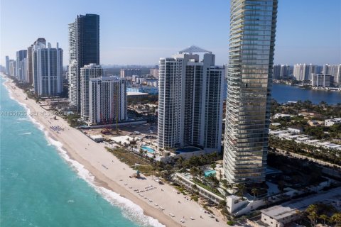 Condo in Sunny Isles Beach, Florida, 2 bedrooms № 2052410 - photo 25