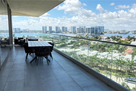 Condo in Sunny Isles Beach, Florida, 2 bedrooms № 2052410 - photo 11