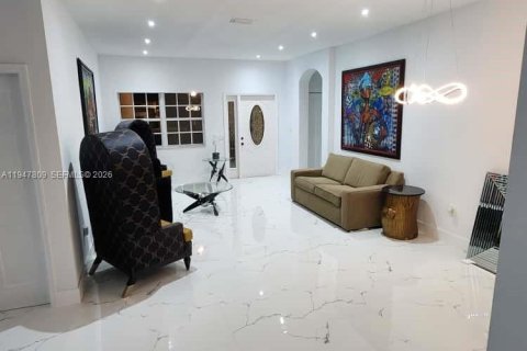Villa ou maison à vendre à Miami, Floride: 3 chambres, 138.05 m2 № 2005045 - photo 4