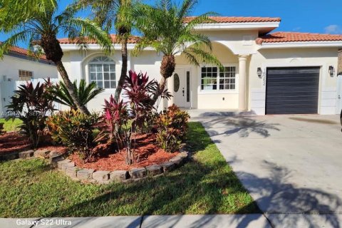 Villa ou maison à vendre à Miami, Floride: 3 chambres, 138.05 m2 № 2005045 - photo 2