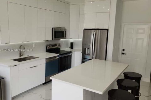 Villa ou maison à vendre à Miami, Floride: 3 chambres, 138.05 m2 № 2005045 - photo 11