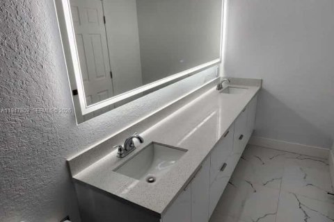 Villa ou maison à vendre à Miami, Floride: 3 chambres, 138.05 m2 № 2005045 - photo 30