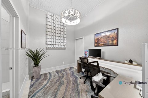 Condominio en venta en Miami, Florida, 5 dormitorios, 354.14 m2 № 2045945 - foto 29