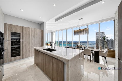 Condominio en venta en Miami, Florida, 5 dormitorios, 354.14 m2 № 2045945 - foto 9