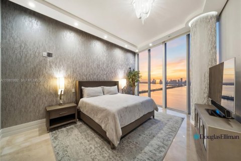 Condominio en venta en Miami, Florida, 5 dormitorios, 354.14 m2 № 2045945 - foto 15