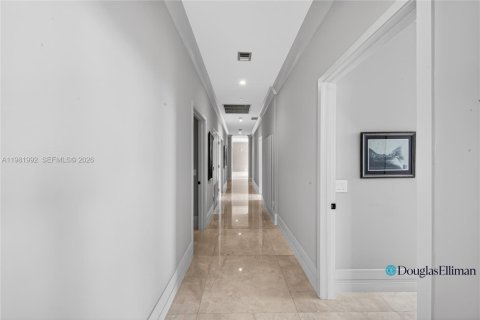 Condominio en venta en Miami, Florida, 5 dormitorios, 354.14 m2 № 2045945 - foto 30