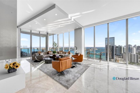 Condominio en Miami, Florida, 5 dormitorios  № 2045945