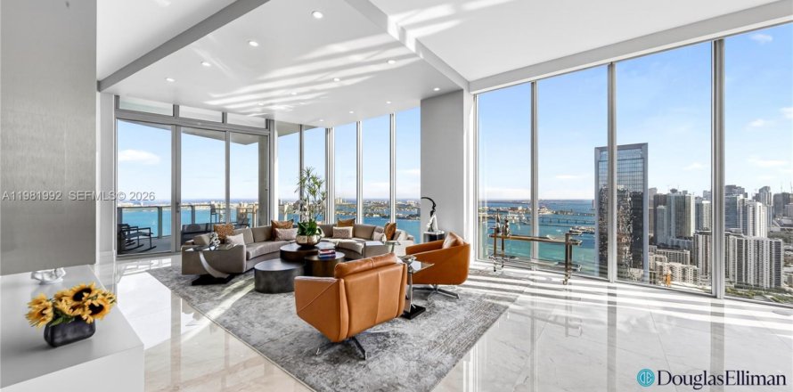 Condominio en Miami, Florida, 5 dormitorios  № 2045945