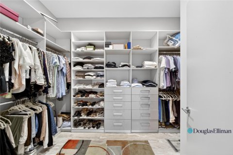 Condominio en venta en Miami, Florida, 5 dormitorios, 354.14 m2 № 2045945 - foto 20