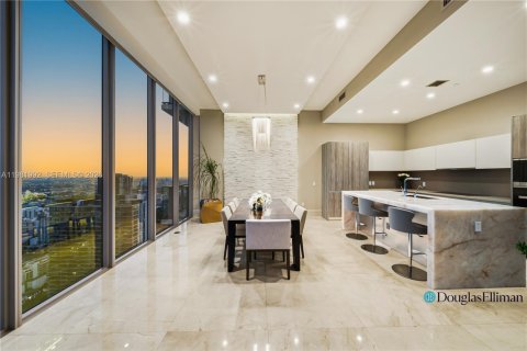 Condominio en venta en Miami, Florida, 5 dormitorios, 354.14 m2 № 2045945 - foto 10