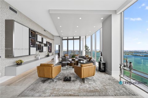 Condominio en venta en Miami, Florida, 5 dormitorios, 354.14 m2 № 2045945 - foto 3