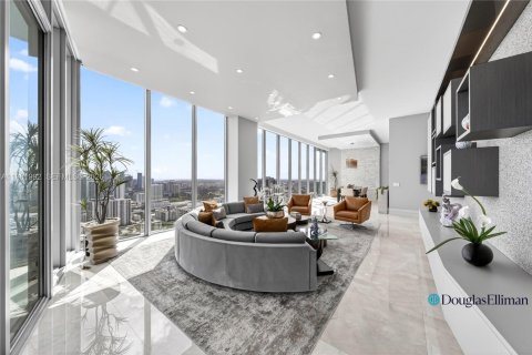 Condominio en venta en Miami, Florida, 5 dormitorios, 354.14 m2 № 2045945 - foto 2