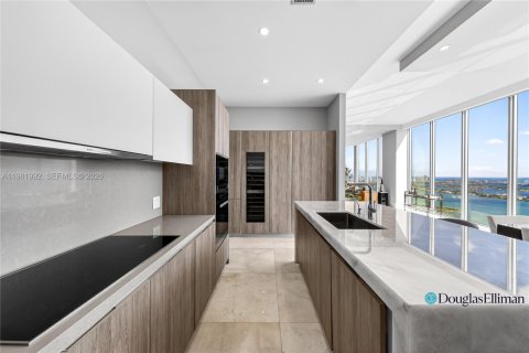 Condominio en venta en Miami, Florida, 5 dormitorios, 354.14 m2 № 2045945 - foto 11