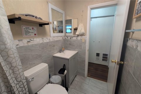Adosado en venta en Miami Gardens, Florida, 2 dormitorios, 81.1 m2 № 2088409 - foto 17